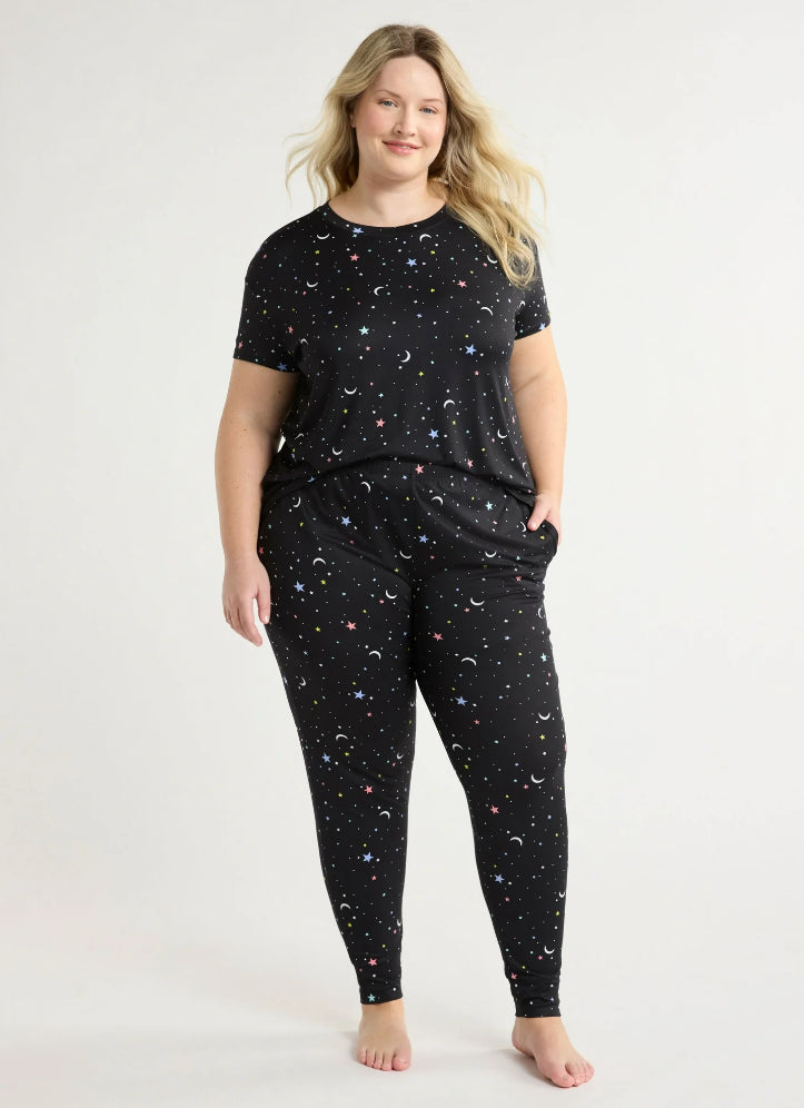 Joyspun Women's and Women’s Plus Sleep Tee and Joggers Pajama Set, 2-Piece.