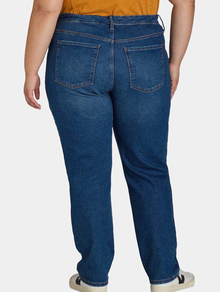 Terra & Sky Women's Plus Size Core Straight Leg Jeans.