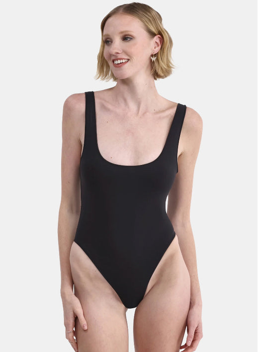 No Boundaries Women's Sculpting Scoop Neck One Piece Swimsuit.