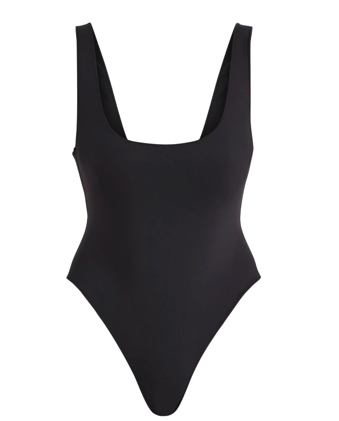 No Boundaries Women's Sculpting Scoop Neck One Piece Swimsuit.