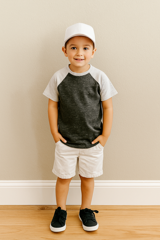 Wonder Nation Boys’ Tag-Free Raglan Tee
Color: Black Heather (con mangas blancas)